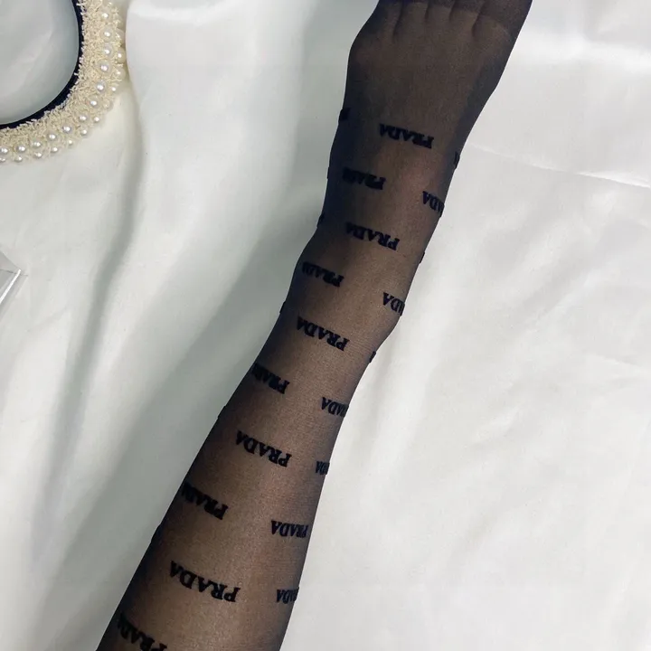 スーパーコピー プラダ 靴下