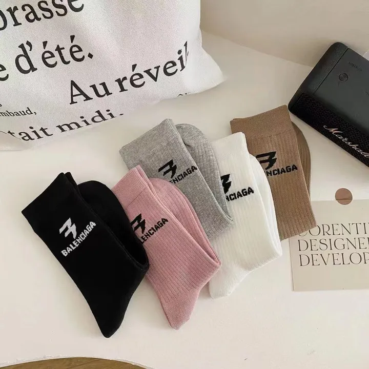 スーパーコピー バレンシアガ 靴下