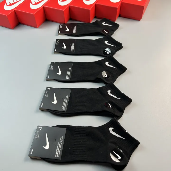 スーパーコピー ミュウミュウ 靴下