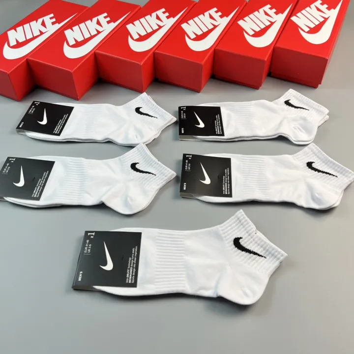 スーパーコピー ミュウミュウ 靴下