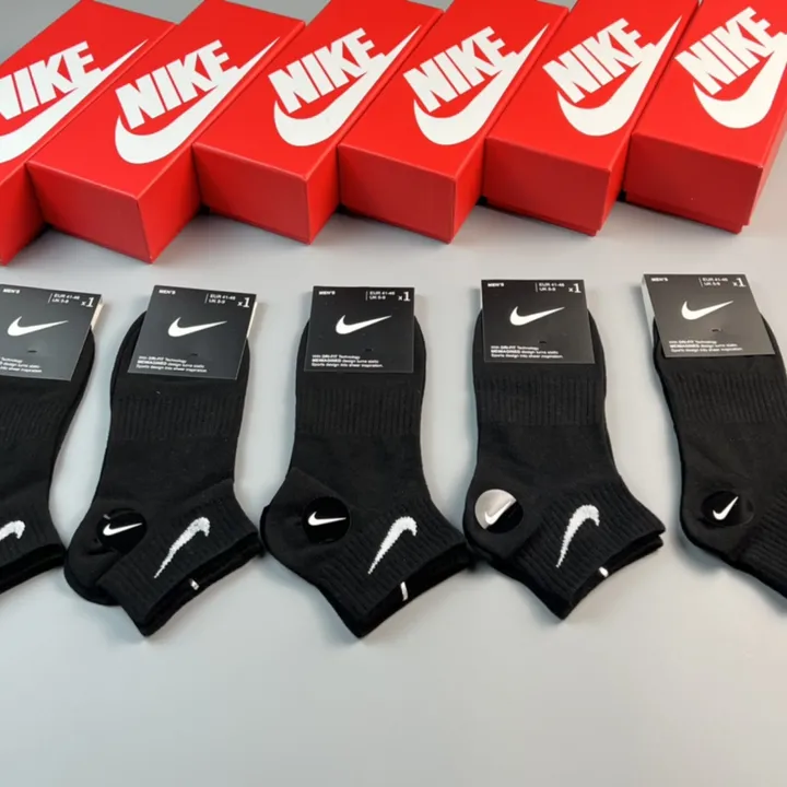 スーパーコピー ミュウミュウ 靴下