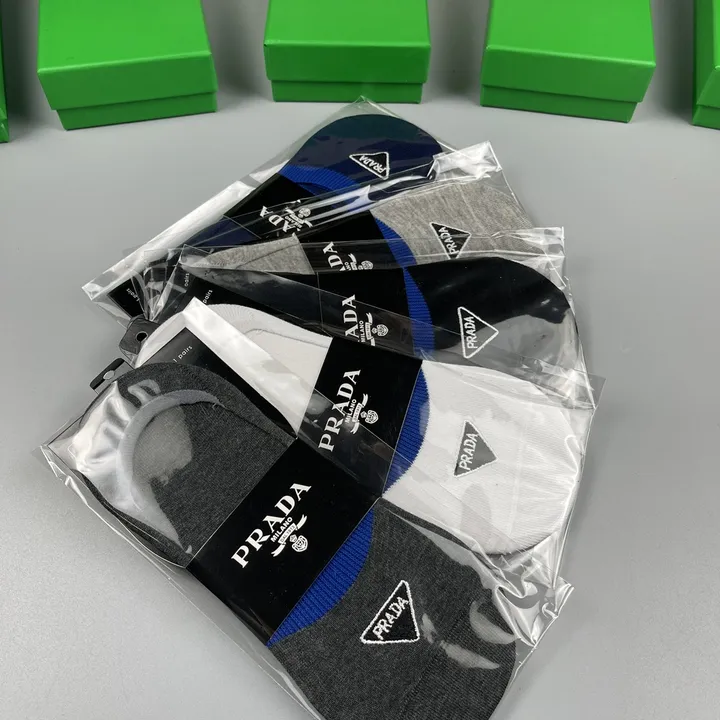 スーパーコピー プラダ 靴下