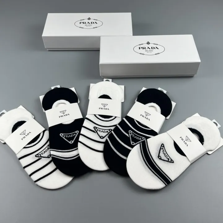 スーパーコピー プラダ 靴下