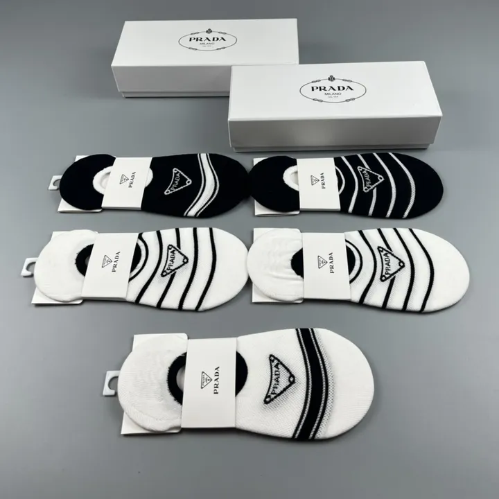 スーパーコピー プラダ 靴下