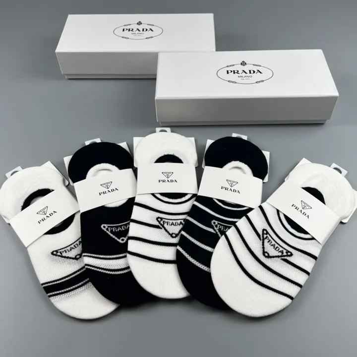 スーパーコピー プラダ 靴下