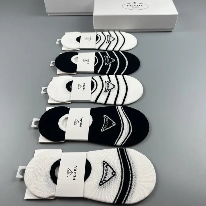 スーパーコピー プラダ 靴下