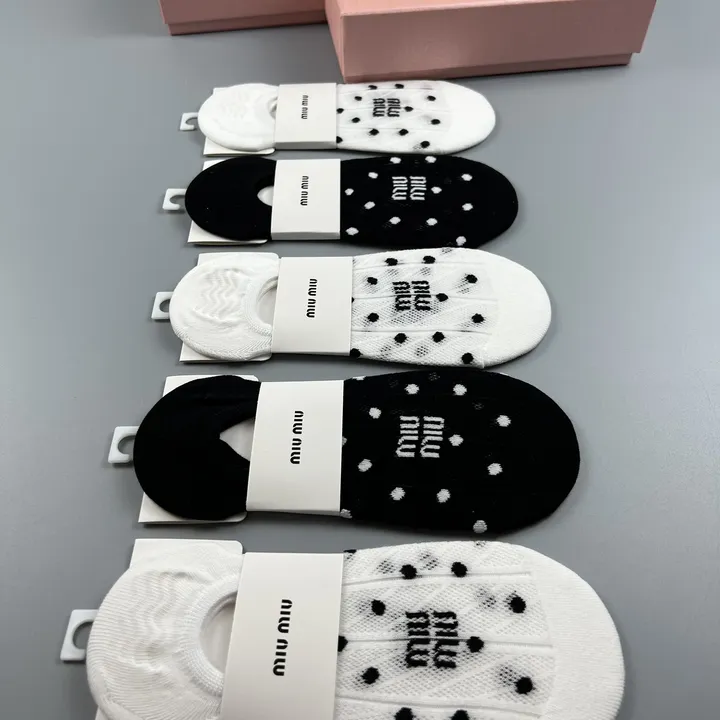 スーパーコピー ミュウミュウ 靴下