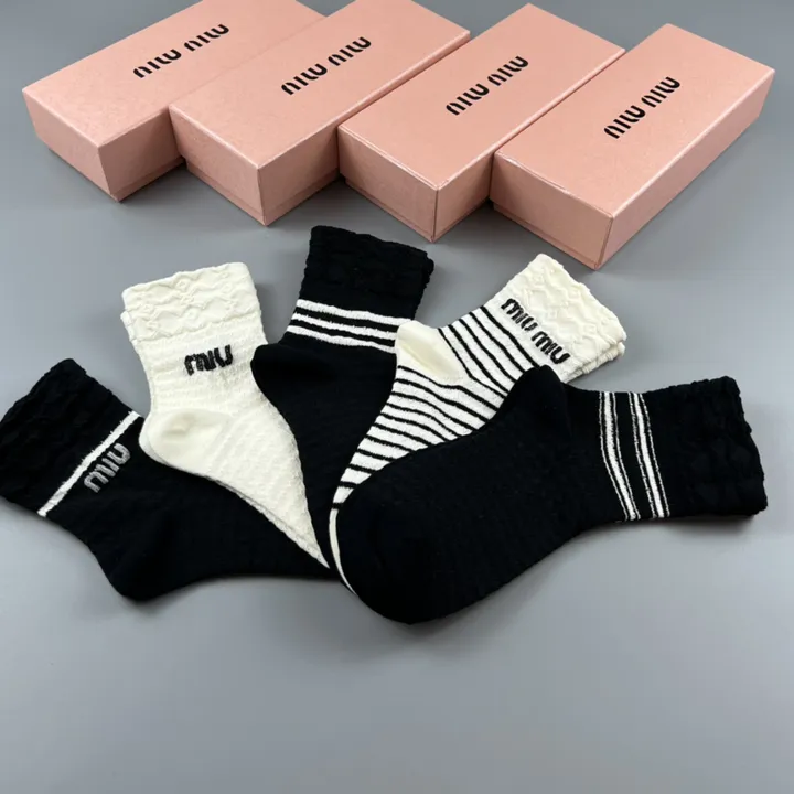 スーパーコピー ミュウミュウ 靴下