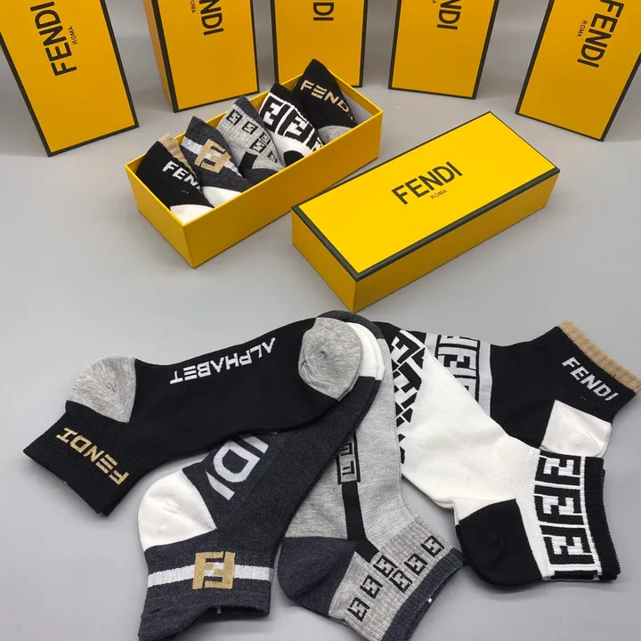 スーパーコピー ヴェルサーチ 靴下