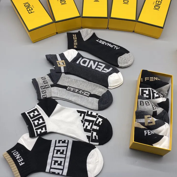 スーパーコピー ヴェルサーチ 靴下