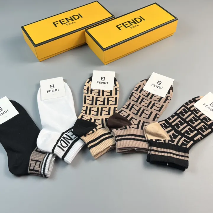 スーパーコピー ヴェルサーチ 靴下