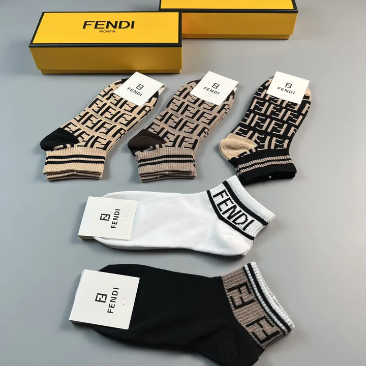 スーパーコピー ヴェルサーチ 靴下