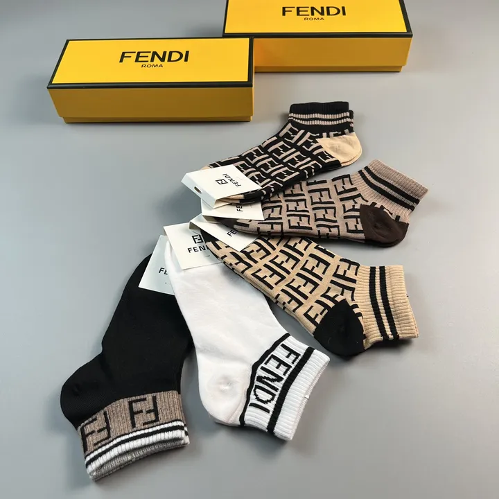 スーパーコピー ヴェルサーチ 靴下