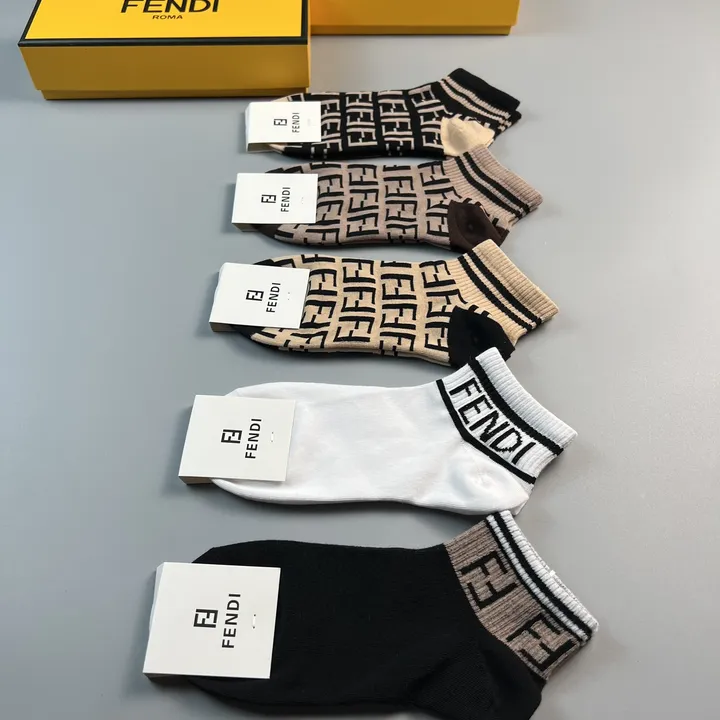 スーパーコピー ヴェルサーチ 靴下