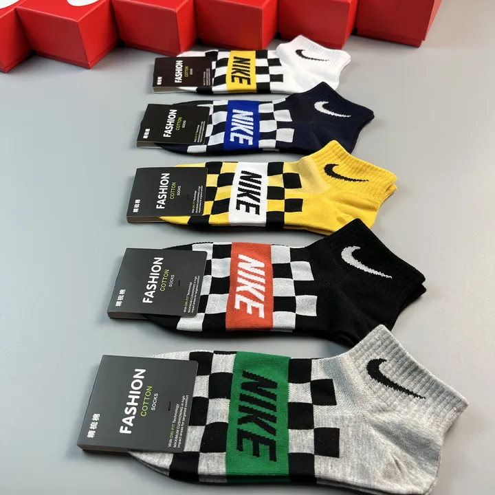 スーパーコピー ミュウミュウ 靴下