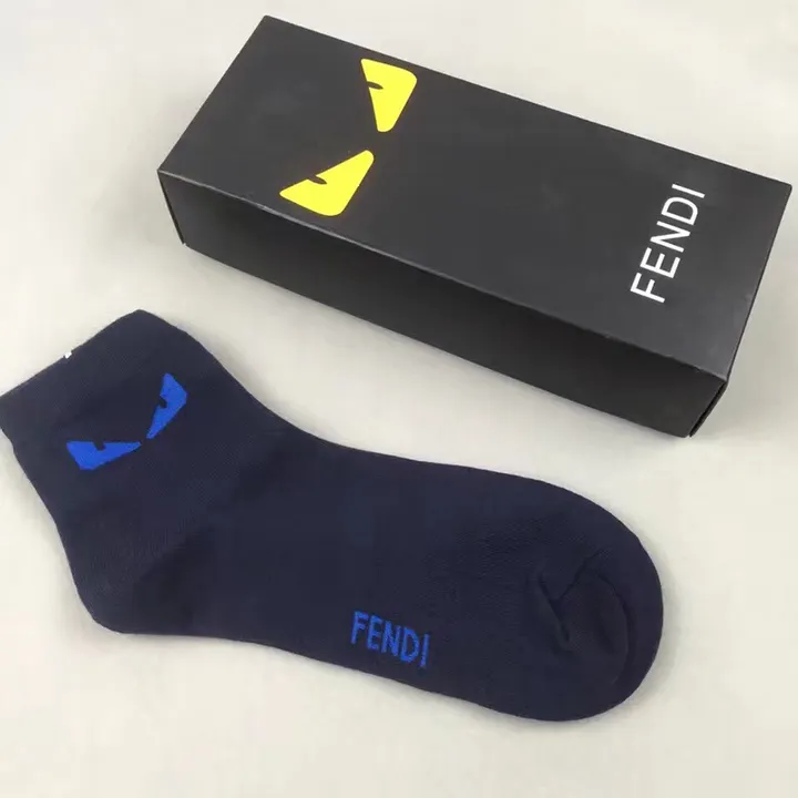 スーパーコピー ヴェルサーチ 靴下