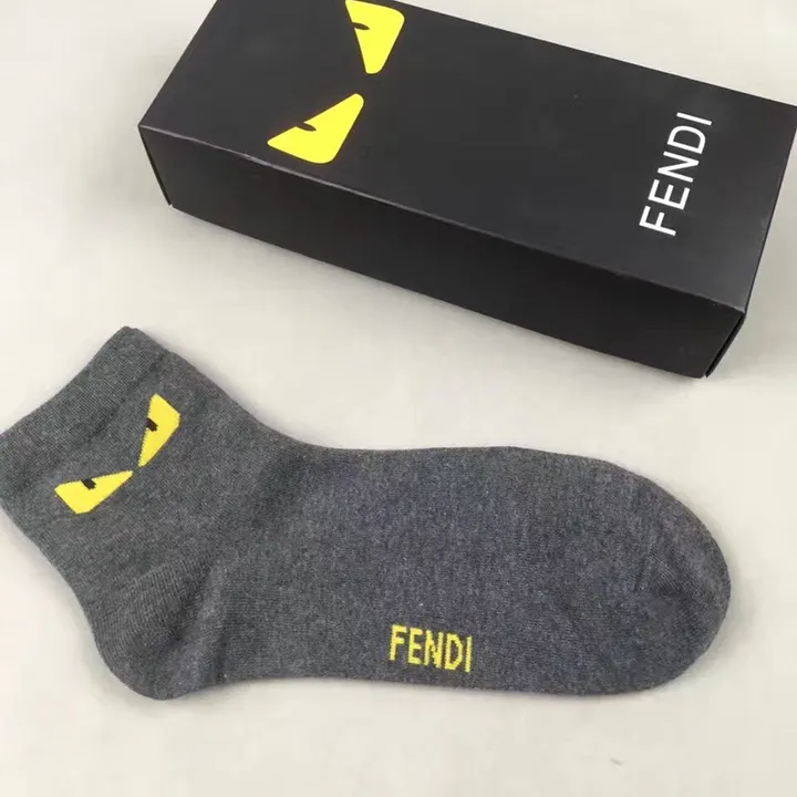 スーパーコピー ヴェルサーチ 靴下