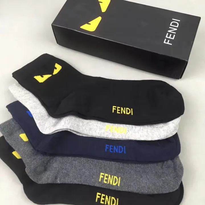 スーパーコピー ヴェルサーチ 靴下