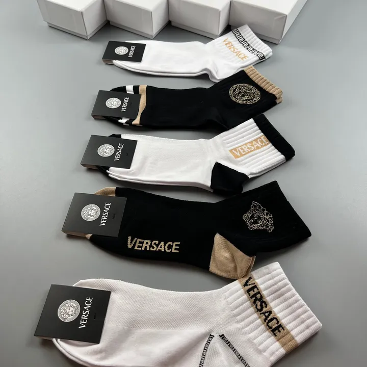 スーパーコピー ヴェルサーチ 靴下