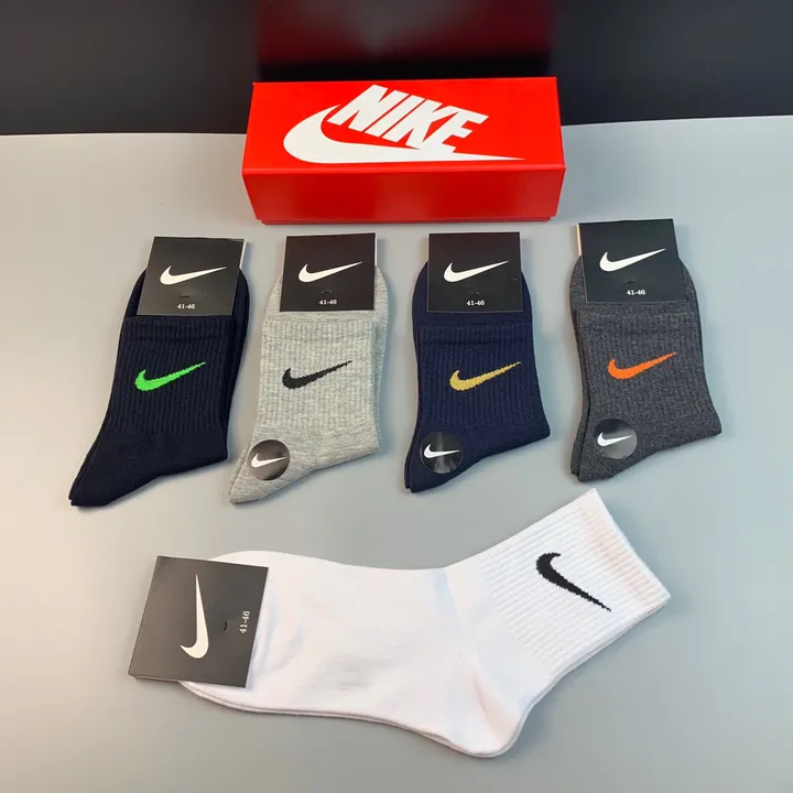 スーパーコピー ミュウミュウ 靴下