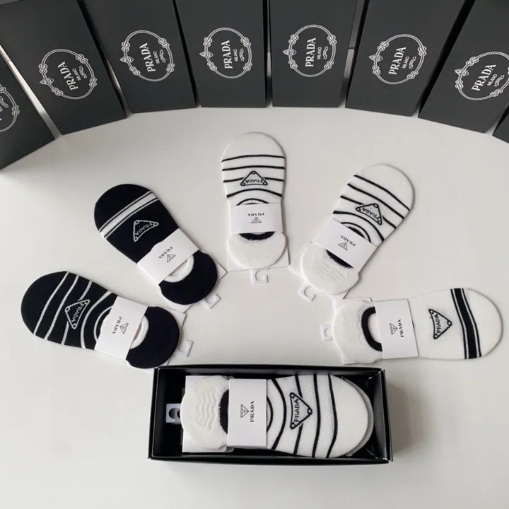 スーパーコピー プラダ 靴下