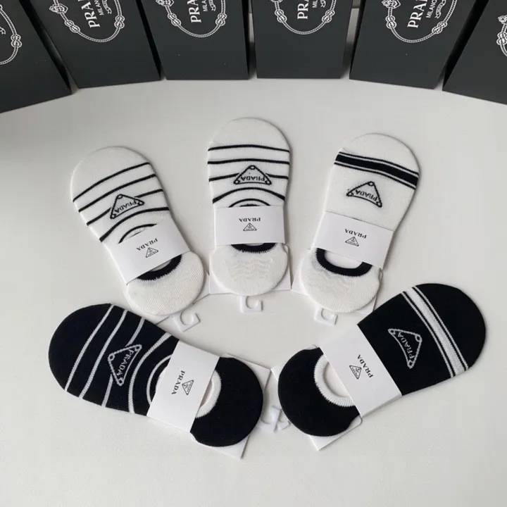 スーパーコピー プラダ 靴下