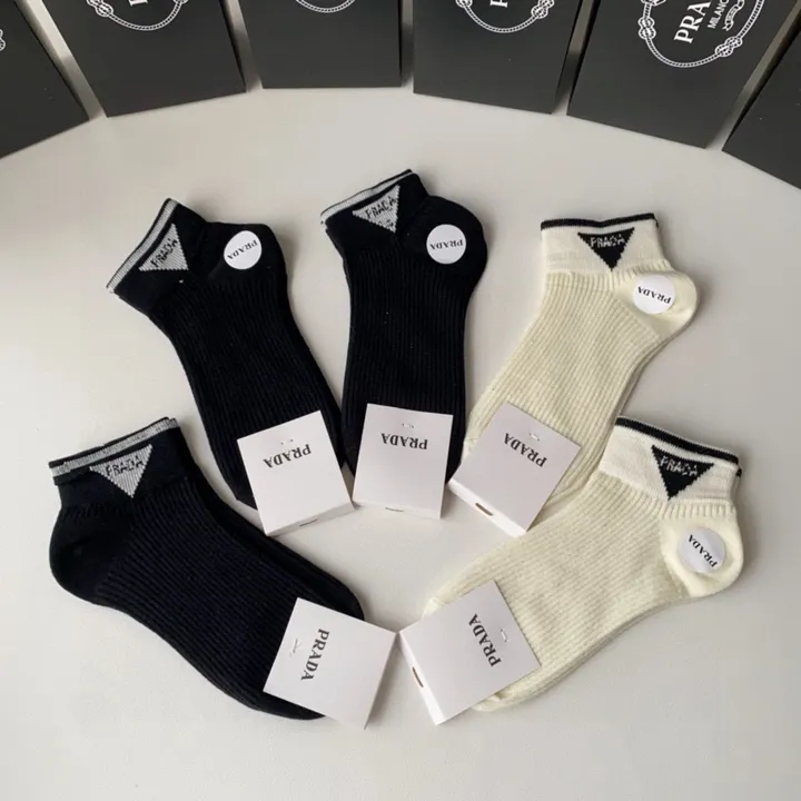 スーパーコピー プラダ 靴下