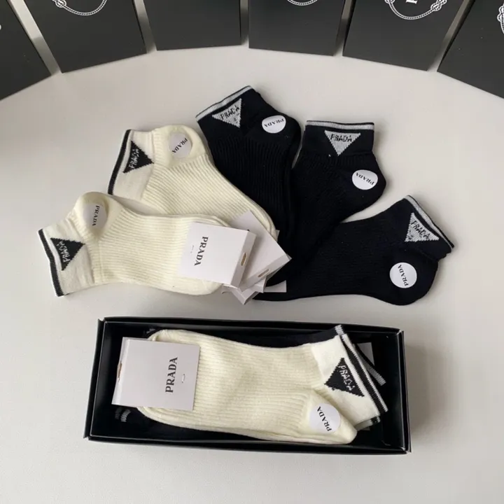 スーパーコピー プラダ 靴下