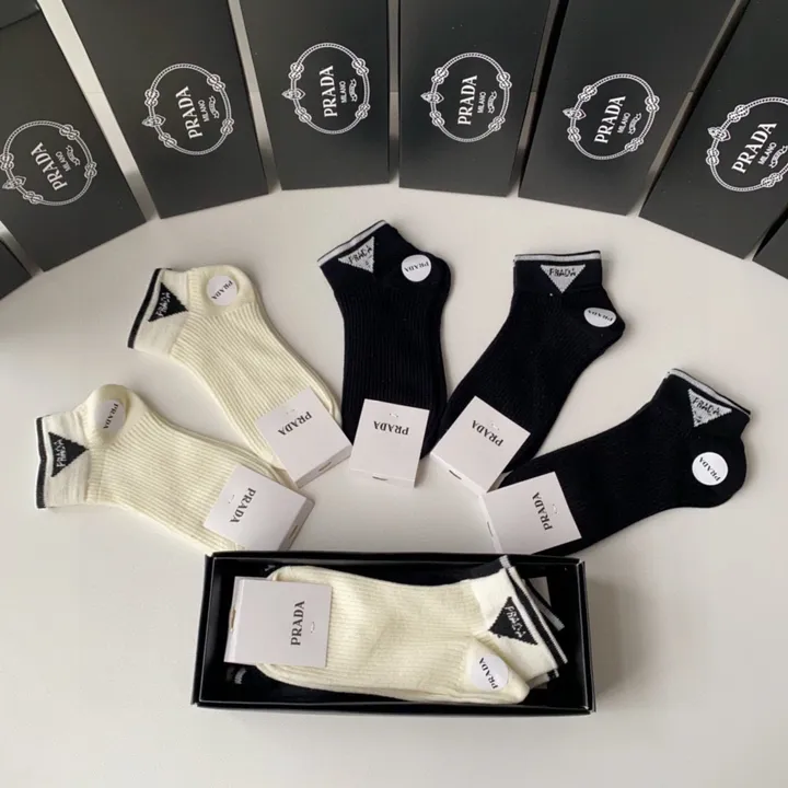 スーパーコピー プラダ 靴下
