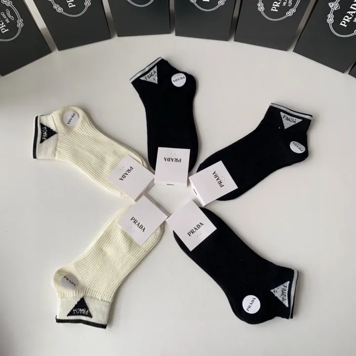 スーパーコピー プラダ 靴下