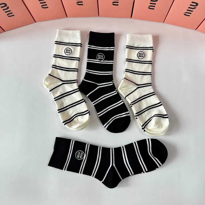 スーパーコピー ミュウミュウ 靴下