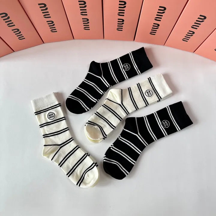 スーパーコピー ミュウミュウ 靴下