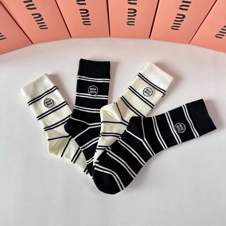 スーパーコピー ミュウミュウ 靴下