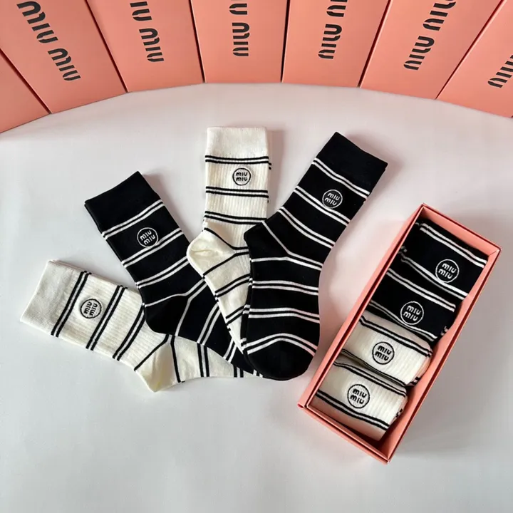 スーパーコピー ミュウミュウ 靴下