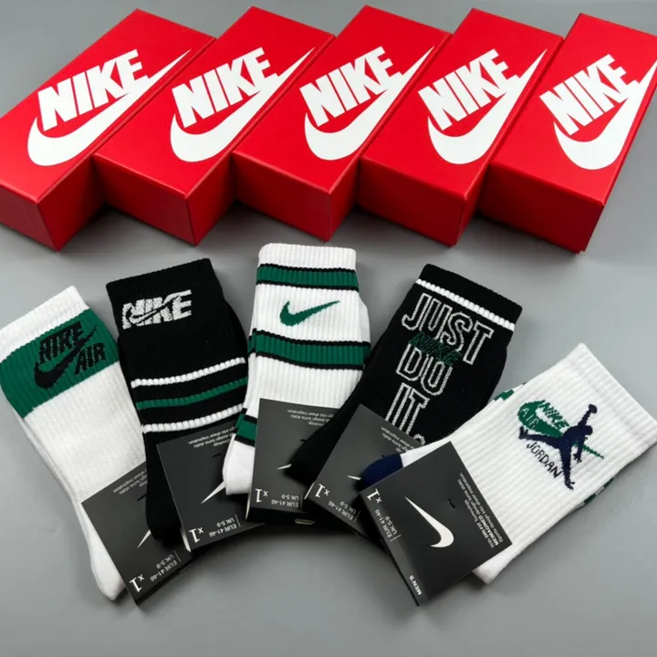 スーパーコピー ミュウミュウ 靴下