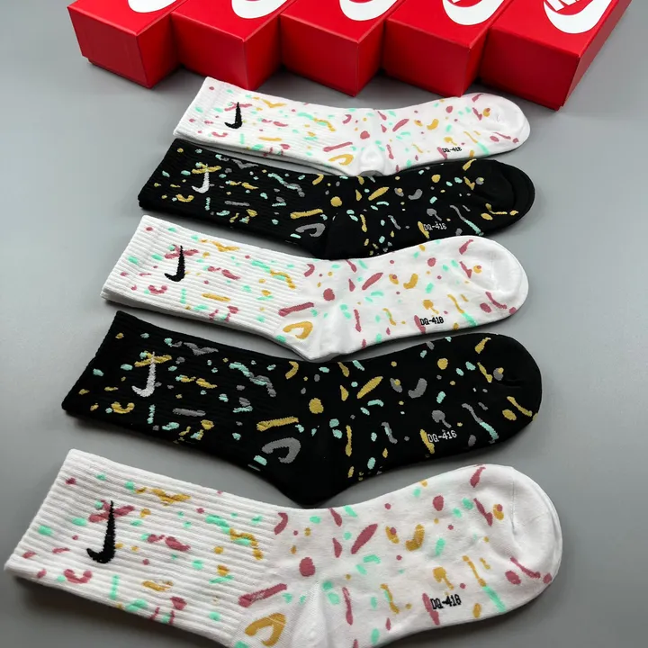 スーパーコピー ミュウミュウ 靴下