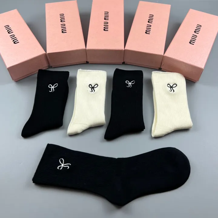 スーパーコピー ミュウミュウ 靴下