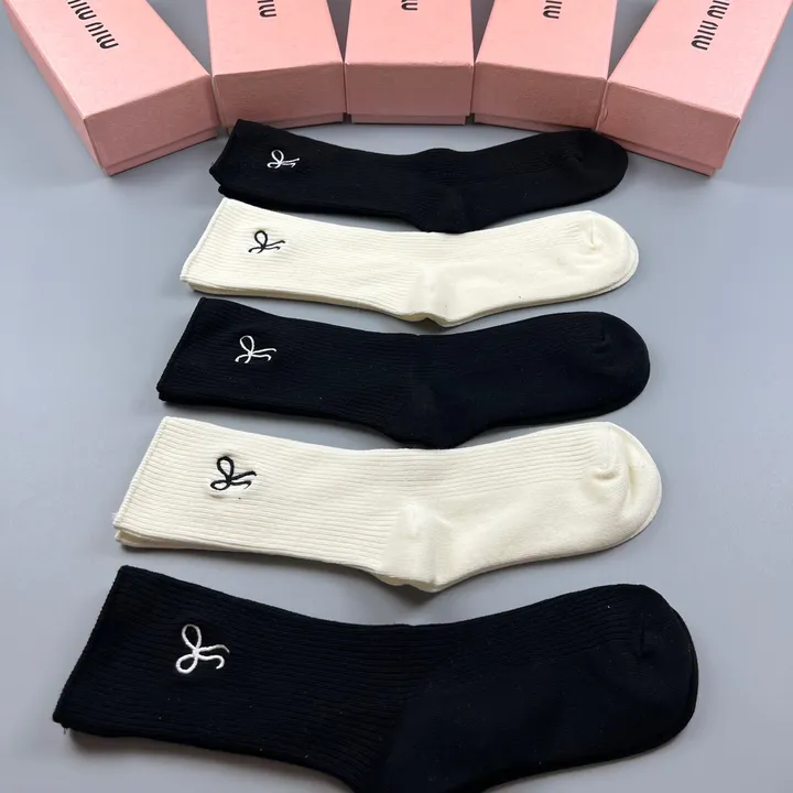 スーパーコピー ミュウミュウ 靴下