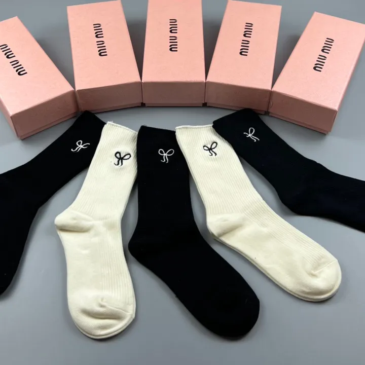 スーパーコピー ミュウミュウ 靴下