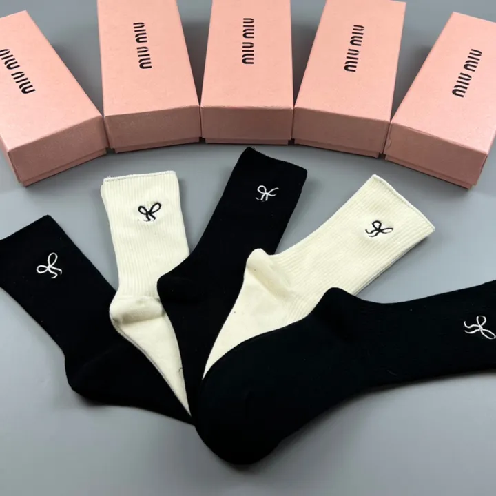 スーパーコピー ミュウミュウ 靴下