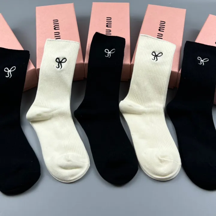 スーパーコピー ミュウミュウ 靴下