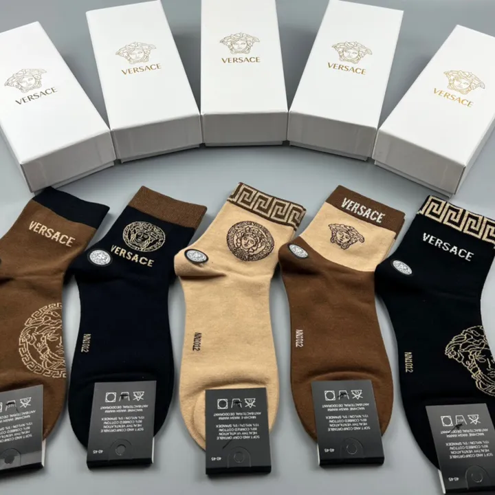 スーパーコピー ヴェルサーチ 靴下