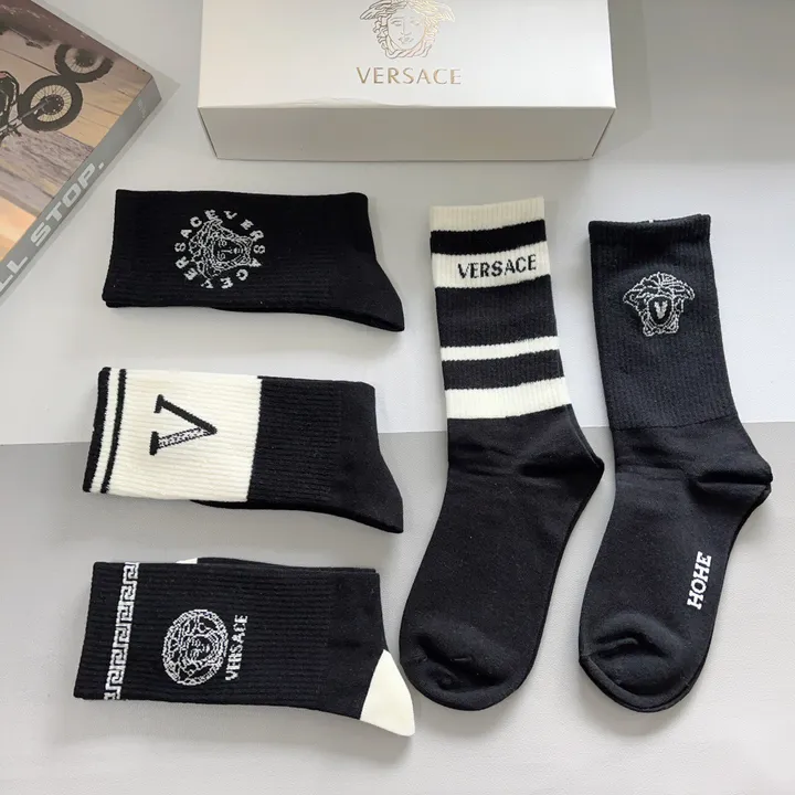 スーパーコピー ヴェルサーチ 靴下