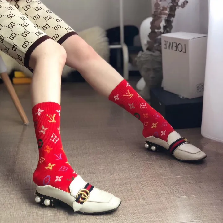 スーパーコピー ルイヴィトン 靴下