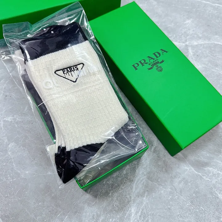 スーパーコピー プラダ 靴下