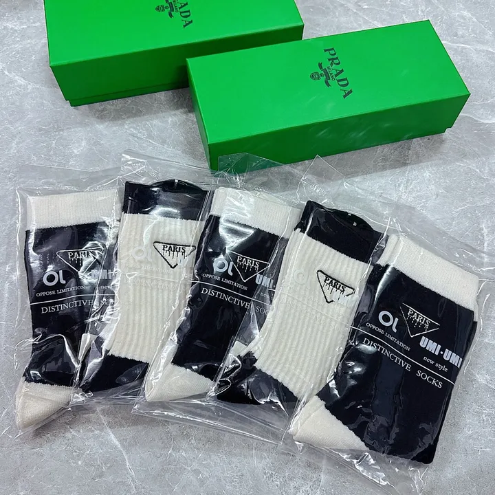 スーパーコピー プラダ 靴下