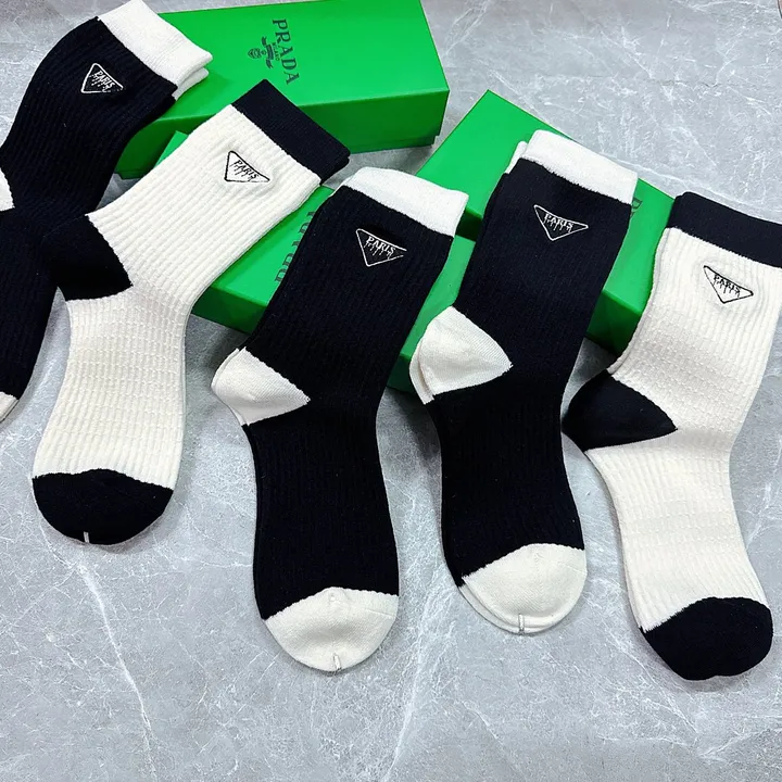 スーパーコピー プラダ 靴下