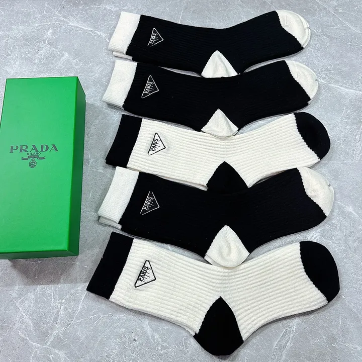 スーパーコピー プラダ 靴下