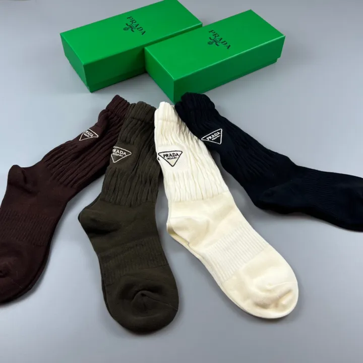スーパーコピー プラダ 靴下