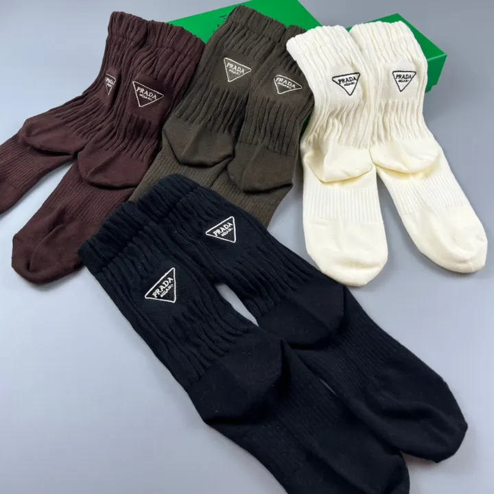 スーパーコピー プラダ 靴下